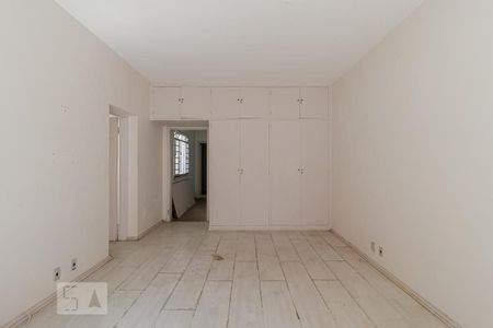 Casa à venda com 282m², 4 quartos e 3 vagasSuíte