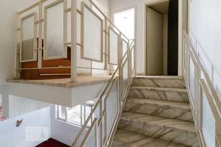 Casa à venda com 282m², 4 quartos e 3 vagasEscada