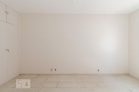 Casa à venda com 282m², 4 quartos e 3 vagasSuíte