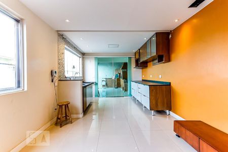 Casa à venda com 450m², 3 quartos e 3 vagasCopa e Cozinha