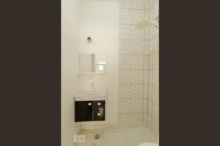 Banheiro de kitnet/studio para alugar com 1 quarto, 25m² em Vila Gumercindo, São Paulo