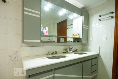 Apartamento à venda com 272m², 4 quartos e 5 vagasBanheiro da Suíte 4