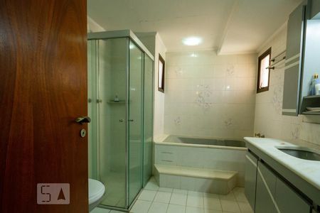 Apartamento à venda com 272m², 4 quartos e 5 vagasBanheiro da Suíte 4