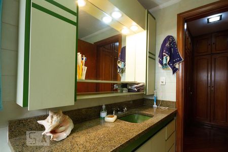 Apartamento à venda com 272m², 4 quartos e 5 vagasBanheiro da Suíte 3