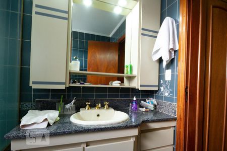 Apartamento à venda com 272m², 4 quartos e 5 vagasBanheiro da Suíte 2