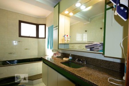 Apartamento à venda com 272m², 4 quartos e 5 vagasBanheiro da Suíte 3