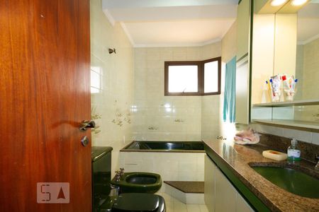 Apartamento à venda com 272m², 4 quartos e 5 vagasBanheiro da Suíte 3