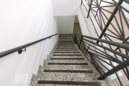 Apartamento para alugar com 45m², 1 quarto e 1 vaga Apartamento para alugar com 45m², 1 quarto e 1 vagaEscada