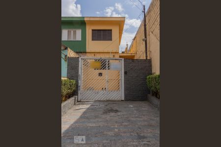 Casa para alugar com 120m², 3 quartos e 1 vaga Casa para alugar com 120m², 3 quartos e 1 vagaFachada