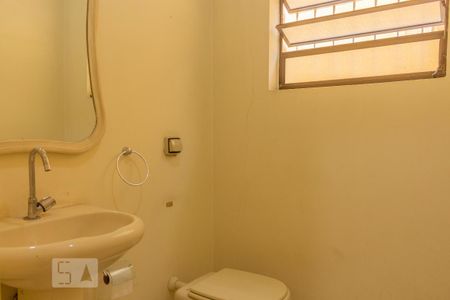Banheiro de casa para alugar com 3 quartos, 120m² em Jardim Bom Tempo, Taboão da Serra