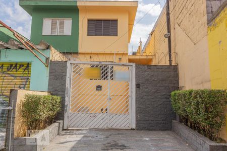 Casa para alugar com 120m², 3 quartos e 1 vaga Casa para alugar com 120m², 3 quartos e 1 vagaFachada