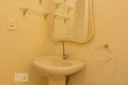 Banheiro de casa para alugar com 3 quartos, 120m² em Jardim Bom Tempo, Taboão da Serra