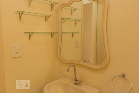 Banheiro de casa para alugar com 3 quartos, 120m² em Jardim Bom Tempo, Taboão da Serra