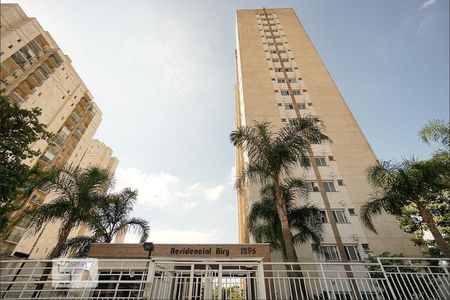 Apartamento para alugar com 47m², 2 quartos e 1 vaga Apartamento para alugar com 47m², 2 quartos e 1 vagaFachada