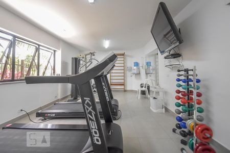 Apartamento à venda com 195m², 3 quartos e 3 vagas Apartamento à venda com 195m², 3 quartos e 3 vagasÁrea comum - Academia