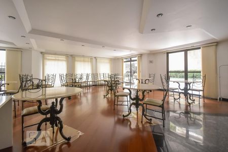Apartamento à venda com 195m², 3 quartos e 3 vagas Apartamento à venda com 195m², 3 quartos e 3 vagasÁrea comum - Salão de festas
