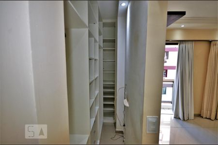 Apartamento para alugar com 76m², 2 quartos e 1 vagaCloset do quarto