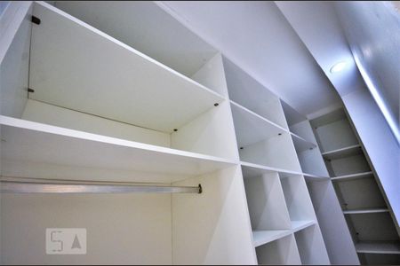 Apartamento para alugar com 76m², 2 quartos e 1 vagaCloset do quarto
