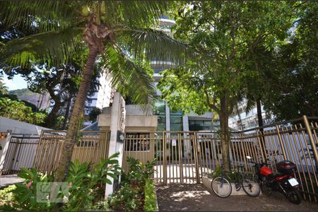 Apartamento para alugar com 76m², 2 quartos e 1 vagaFachada