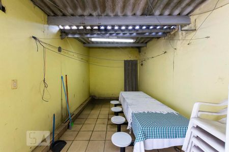 Casa à venda com 422m², 5 quartos e 3 vagasFundos - Churrasqueira