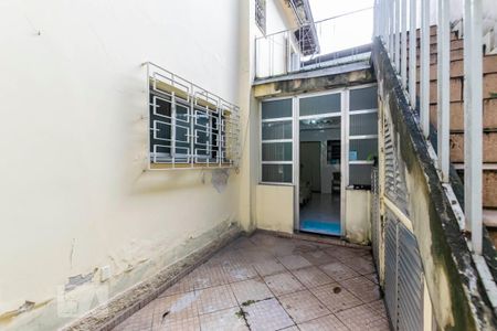 Casa à venda com 422m², 5 quartos e 3 vagasFundos