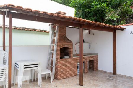 Casa à venda com 160m², 3 quartos e sem vaga Casa à venda com 160m², 3 quartos e sem vagaTerraço