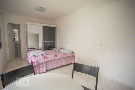 Sala / Quarto de kitnet/studio para alugar com 1 quarto, 27m² em Vila Clementino, São Paulo