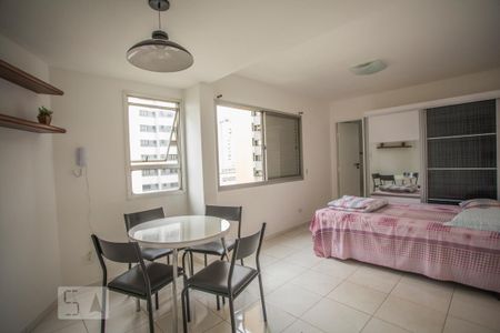 Sala / Quarto de kitnet/studio para alugar com 1 quarto, 27m² em Vila Clementino, São Paulo