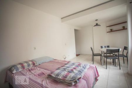 Sala / Quarto de kitnet/studio para alugar com 1 quarto, 27m² em Vila Clementino, São Paulo