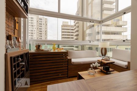 Apartamento à venda com 92m², 2 quartos e 2 vagas Apartamento à venda com 92m², 2 quartos e 2 vagasSala