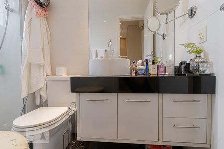 Apartamento à venda com 92m², 2 quartos e 2 vagas Apartamento à venda com 92m², 2 quartos e 2 vagasBanheiro da Suíte 2