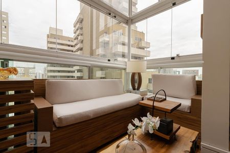 Apartamento à venda com 92m², 2 quartos e 2 vagas Apartamento à venda com 92m², 2 quartos e 2 vagasSala