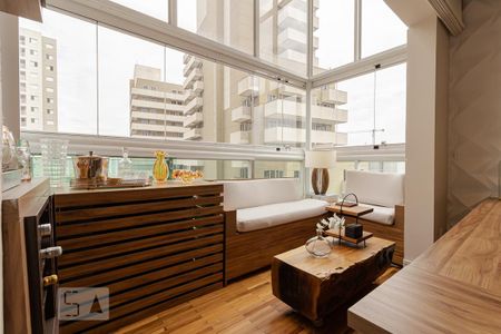 Apartamento à venda com 92m², 2 quartos e 2 vagas Apartamento à venda com 92m², 2 quartos e 2 vagasSala