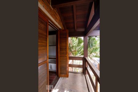 Casa de condomínio à venda com 252m², 3 quartos e 2 vagasSacada