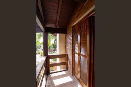 Casa de condomínio à venda com 252m², 3 quartos e 2 vagasSacada