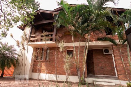Casa de condomínio à venda com 252m², 3 quartos e 2 vagasFachada