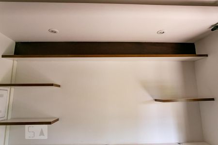 Casa de condomínio à venda com 252m², 3 quartos e 2 vagasDetalhe