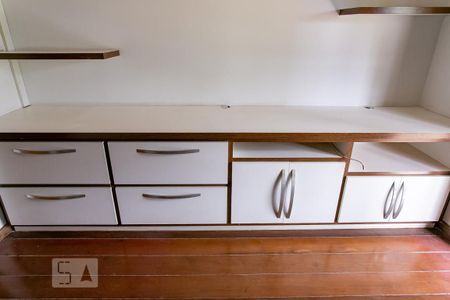 Casa de condomínio à venda com 252m², 3 quartos e 2 vagasDetalhe