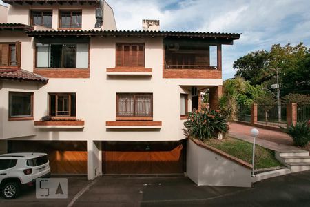 Vista de casa de condomínio à venda com 3 quartos, 252m² em Vila Assunção, Porto Alegre