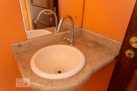 Banheiro - Torneira de casa de condomínio à venda com 3 quartos, 252m² em Vila Assunção, Porto Alegre