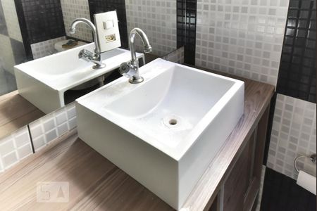 Apartamento à venda com 60m², 2 quartos e 1 vaga Apartamento à venda com 60m², 2 quartos e 1 vagaBanheiro