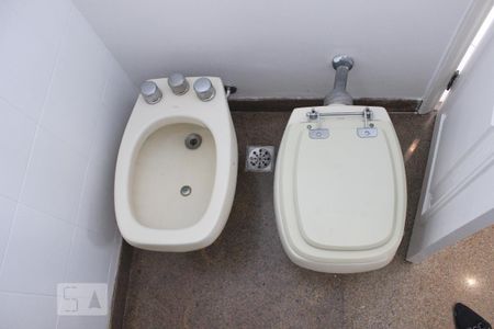 Apartamento para alugar com 270m², 3 quartos e 2 vagas Apartamento para alugar com 270m², 3 quartos e 2 vagasBanheiro da Suite 1