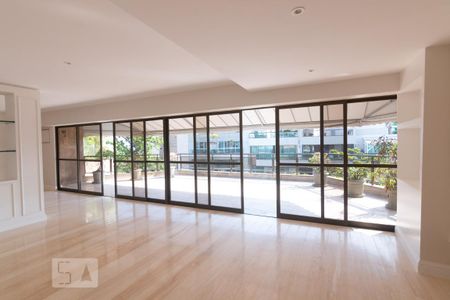 Sala de apartamento para alugar com 3 quartos, 270m² em Barra da Tijuca, Rio de Janeiro