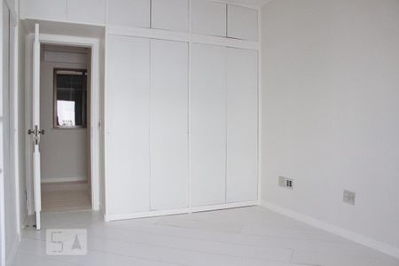 Apartamento para alugar com 270m², 3 quartos e 2 vagas Apartamento para alugar com 270m², 3 quartos e 2 vagasQuarto