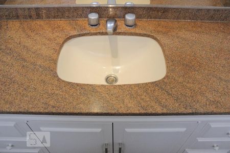 Apartamento para alugar com 270m², 3 quartos e 2 vagas Apartamento para alugar com 270m², 3 quartos e 2 vagasBanheiro da Suite 1