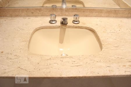 Apartamento para alugar com 270m², 3 quartos e 2 vagas Apartamento para alugar com 270m², 3 quartos e 2 vagasBanheiro