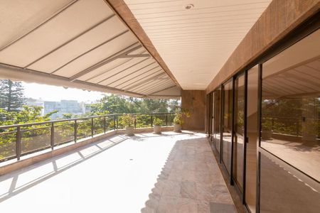 Apartamento para alugar com 270m², 3 quartos e 2 vagas Apartamento para alugar com 270m², 3 quartos e 2 vagasVaranda 1