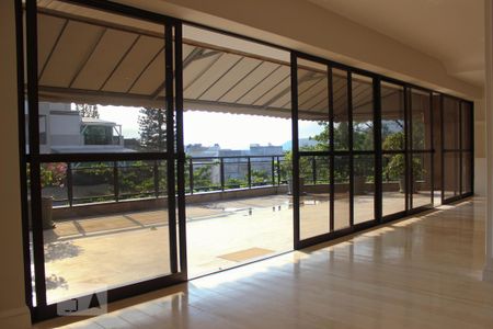 Apartamento para alugar com 270m², 3 quartos e 2 vagas Apartamento para alugar com 270m², 3 quartos e 2 vagasQuintal
