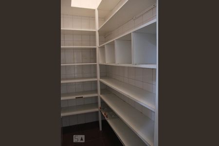 Apartamento para alugar com 270m², 3 quartos e 2 vagas Apartamento para alugar com 270m², 3 quartos e 2 vagasDispensa