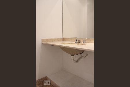 Apartamento para alugar com 270m², 3 quartos e 2 vagas Apartamento para alugar com 270m², 3 quartos e 2 vagasBanheiro